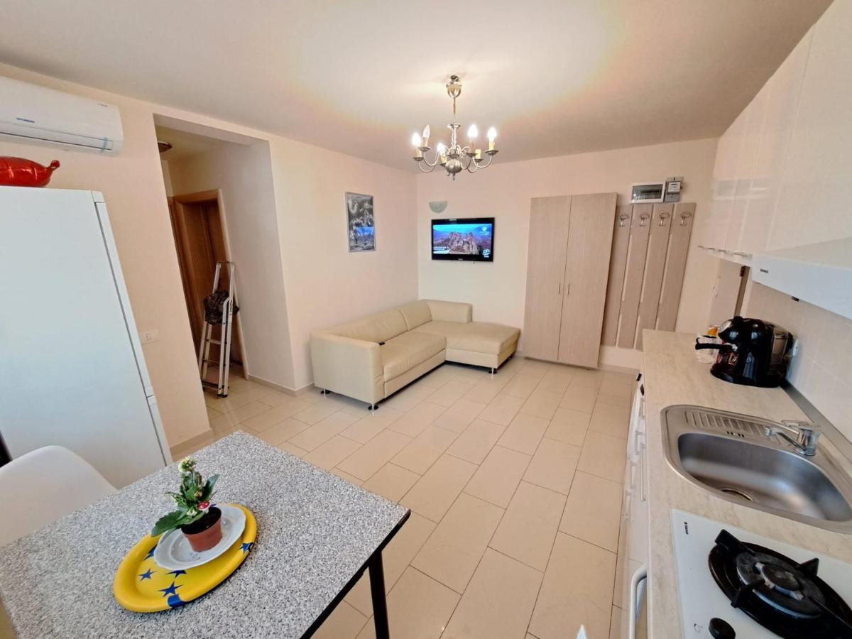 Bine Ati Venit La Maria Str Ion Alexandru Nr 1 Bl 14 Ap 1 Appartamento Arad Esterno foto