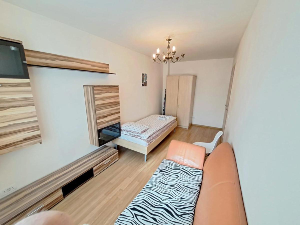 Bine Ati Venit La Maria Str Ion Alexandru Nr 1 Bl 14 Ap 1 Appartamento Arad Esterno foto