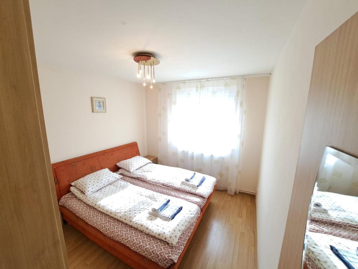 Bine Ati Venit La Maria Str Ion Alexandru Nr 1 Bl 14 Ap 1 Appartamento Arad Esterno foto